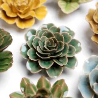 Groene roos keramieken muurbloem